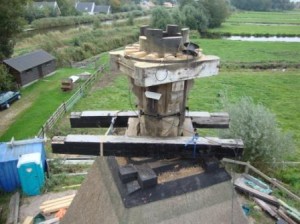 Molen zonder bovenhuis, voegburries en nieuwe neuten zitten er al op